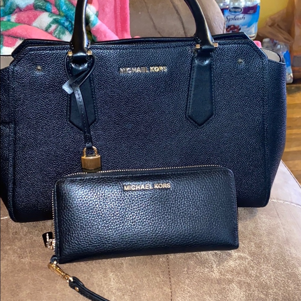 Michel Kors handbag and matching wallet